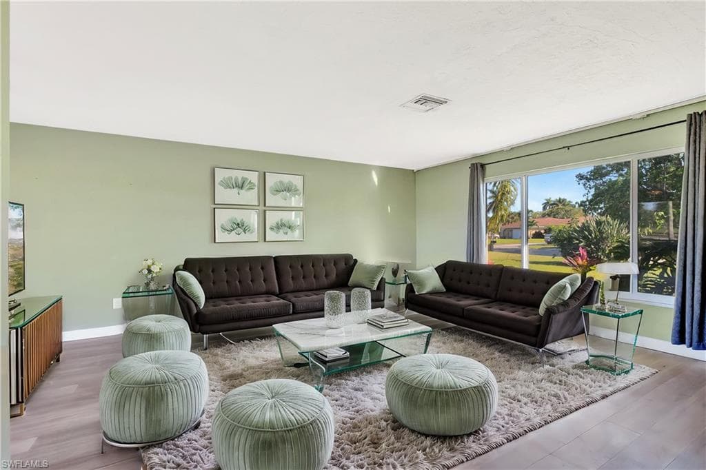 223 Pine Valley Cir, Naples, FL 34113-3