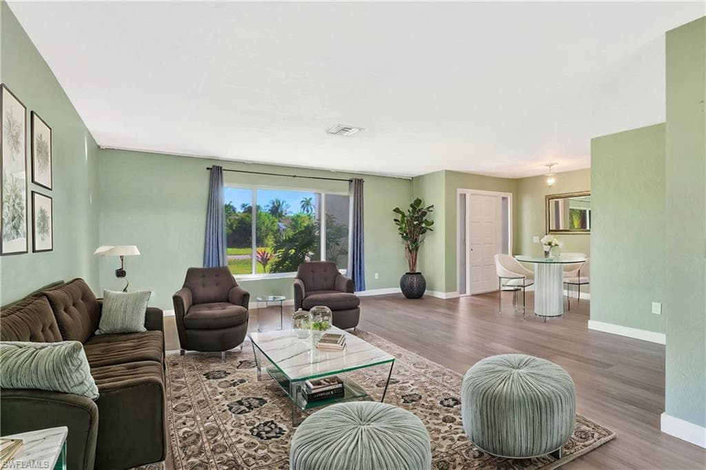 223 Pine Valley Cir, Naples, FL 34113-4
