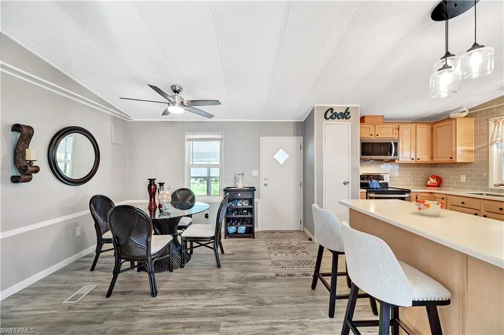 101 Pine Key Ln, Naples, FL 34114-9
