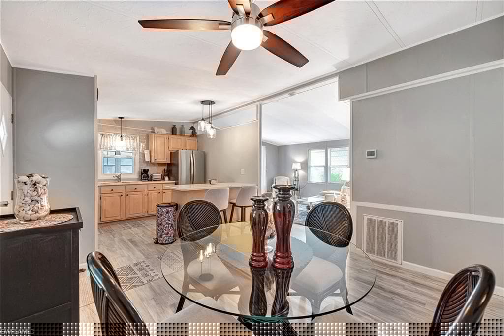 101 Pine Key Ln, Naples, FL 34114-10