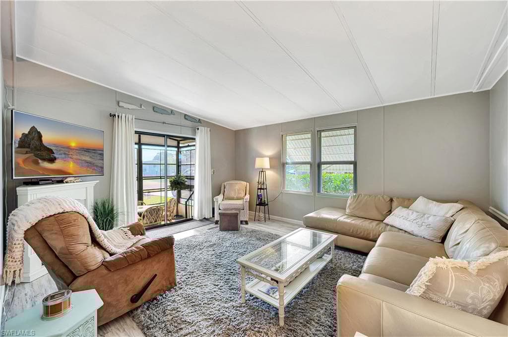 101 Pine Key Ln, Naples, FL 34114-11