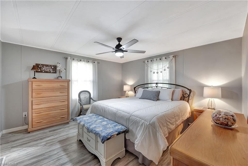 101 Pine Key Ln, Naples, FL 34114-14