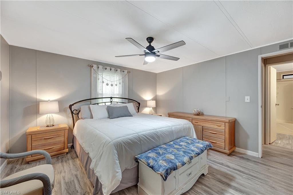 101 Pine Key Ln, Naples, FL 34114-15