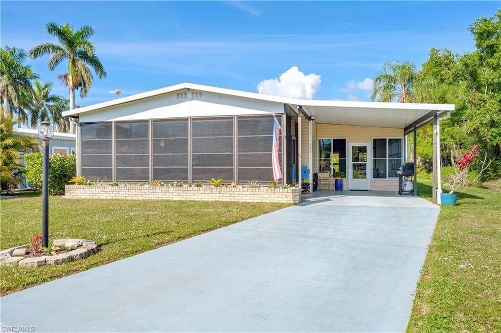 101 Pine Key Ln, Naples, FL 34114-1