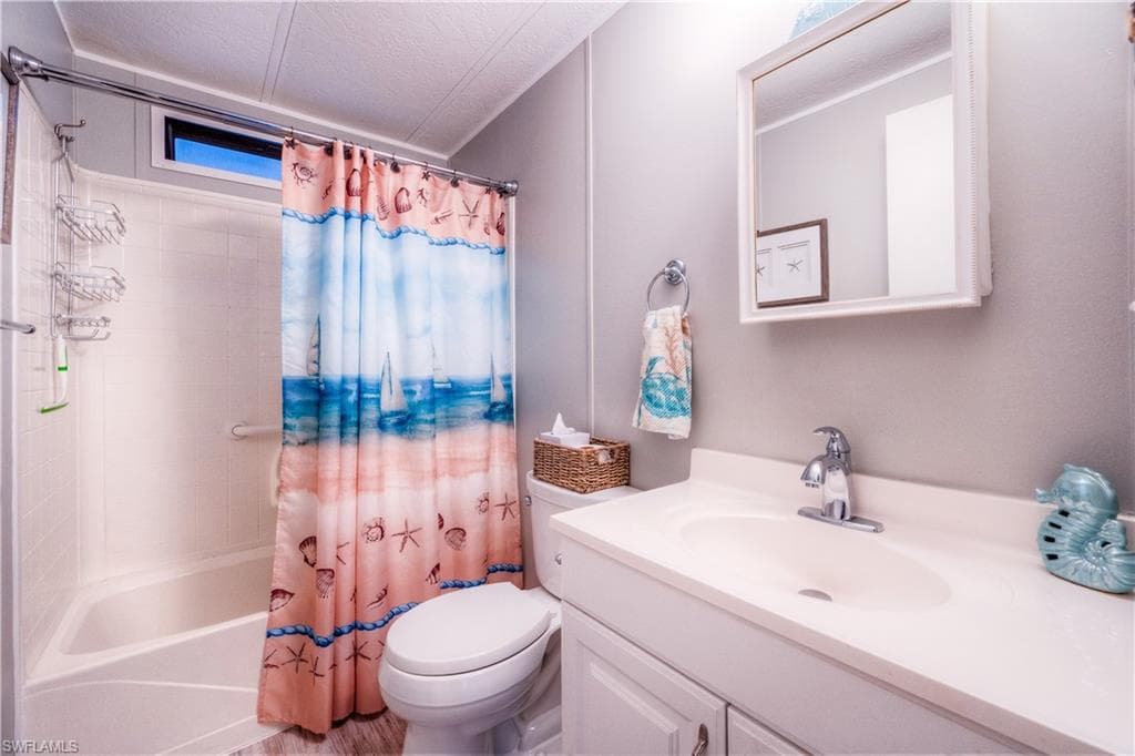 101 Pine Key Ln, Naples, FL 34114-25