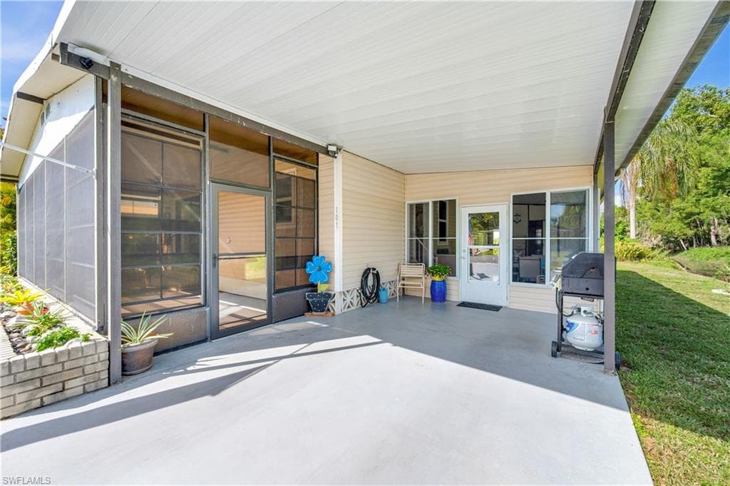 101 Pine Key Ln, Naples, FL 34114-28