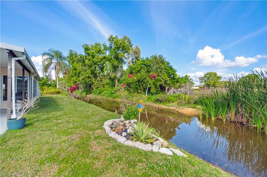 101 Pine Key Ln, Naples, FL 34114-30