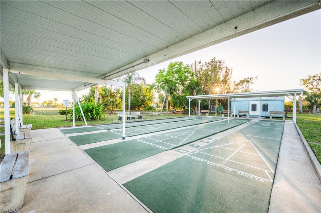 101 Pine Key Ln, Naples, FL 34114-35