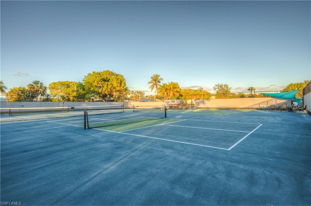 101 Pine Key Ln, Naples, FL 34114-36