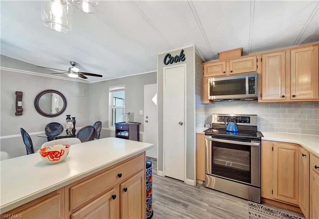 101 Pine Key Ln, Naples, FL 34114-6