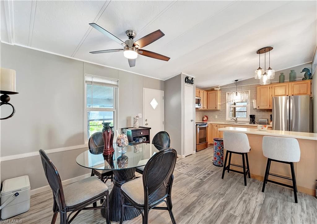 101 Pine Key Ln, Naples, FL 34114-8