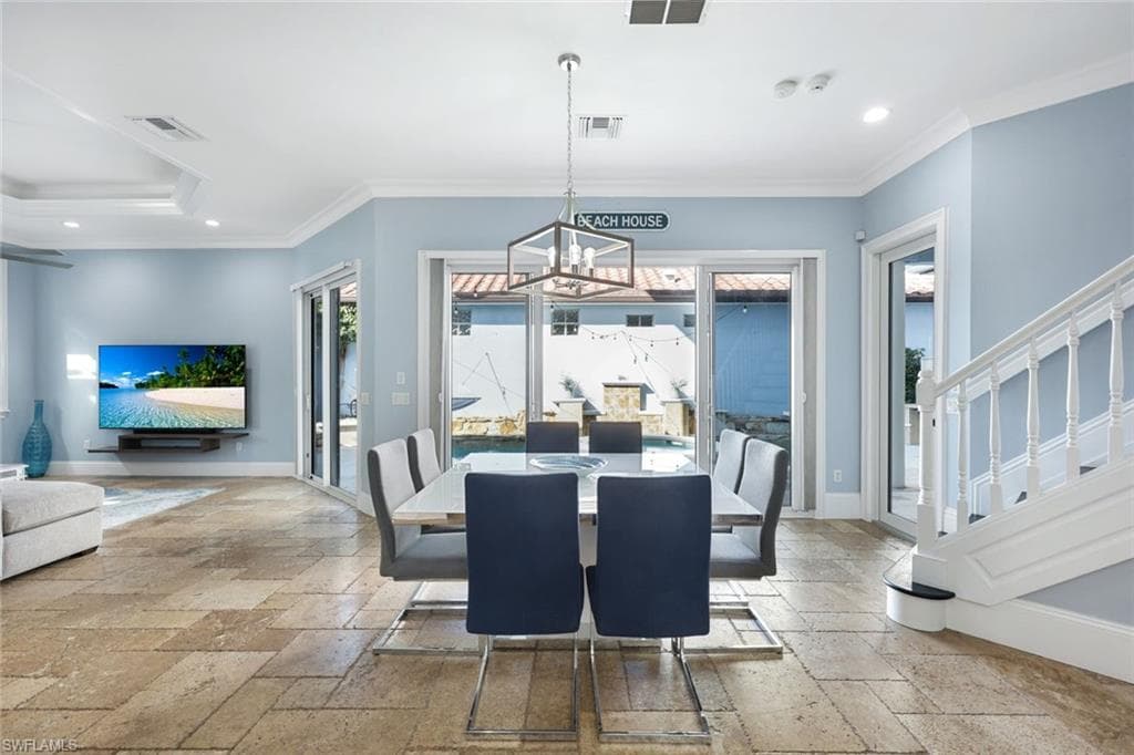 646 111th Ave N, Naples, FL 34108-9