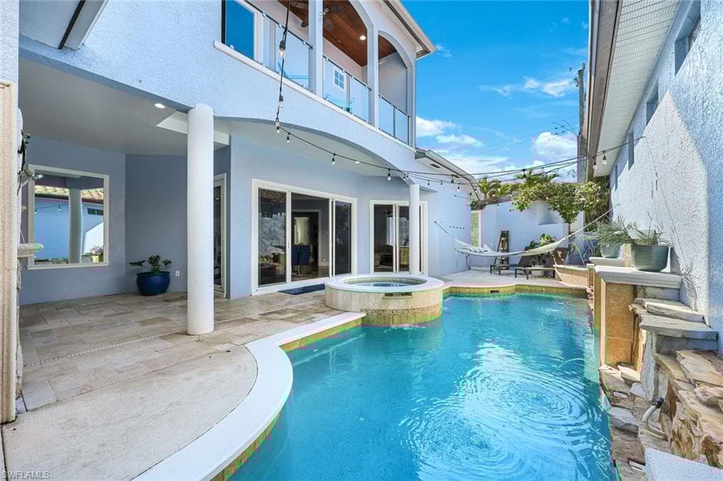 646 111th Ave N, Naples, FL 34108-13