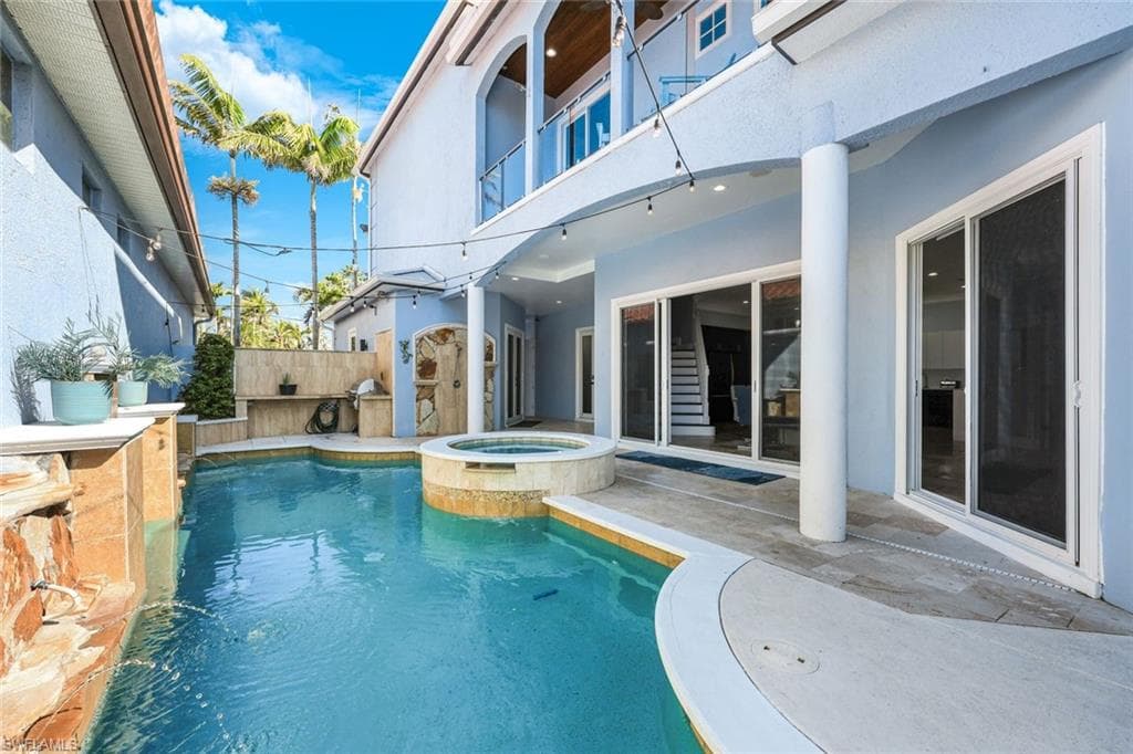 646 111th Ave N, Naples, FL 34108-16