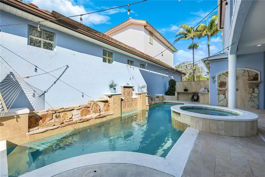 646 111th Ave N, Naples, FL 34108-17