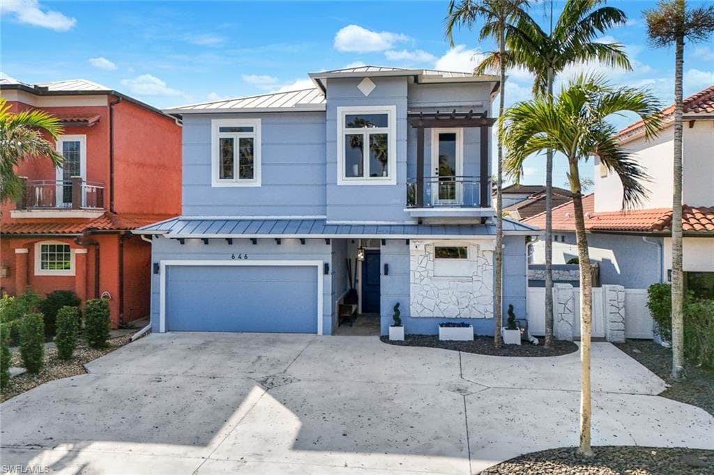 646 111th Ave N, Naples, FL 34108-2