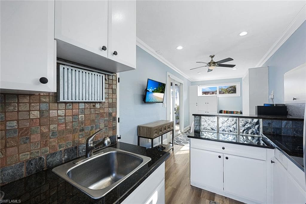 646 111th Ave N, Naples, FL 34108-33