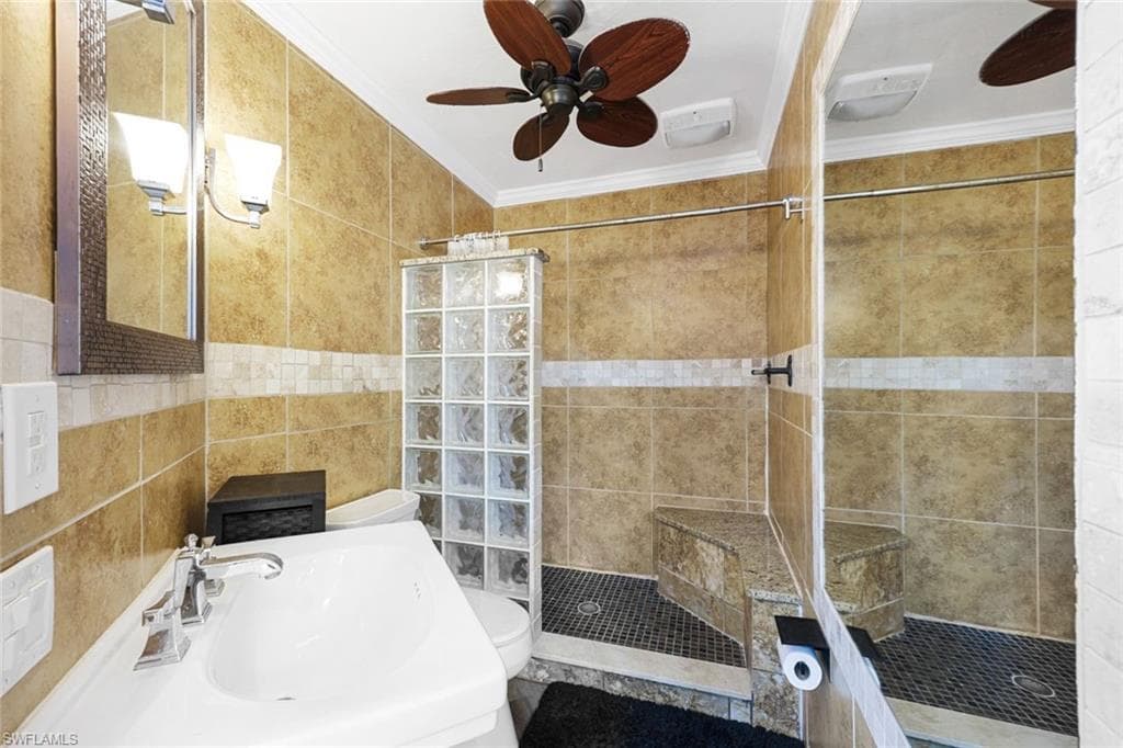646 111th Ave N, Naples, FL 34108-34