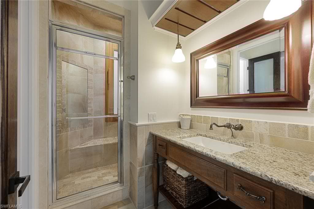 646 111th Ave N, Naples, FL 34108-37