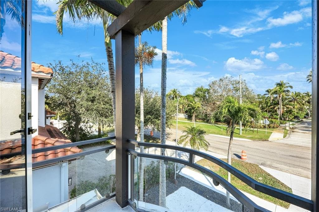 646 111th Ave N, Naples, FL 34108-44