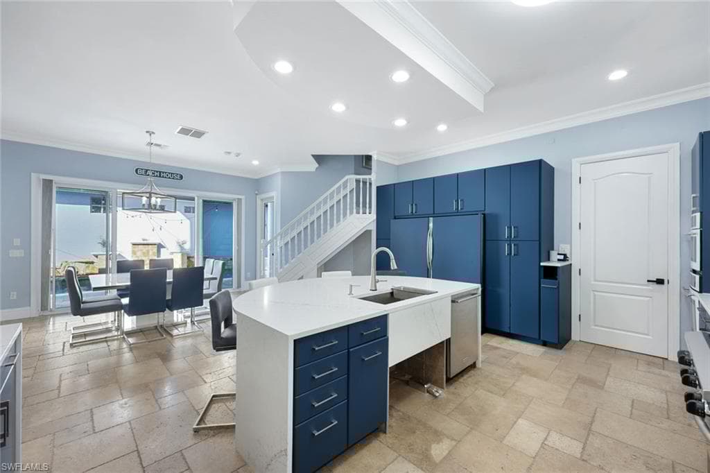 646 111th Ave N, Naples, FL 34108-5