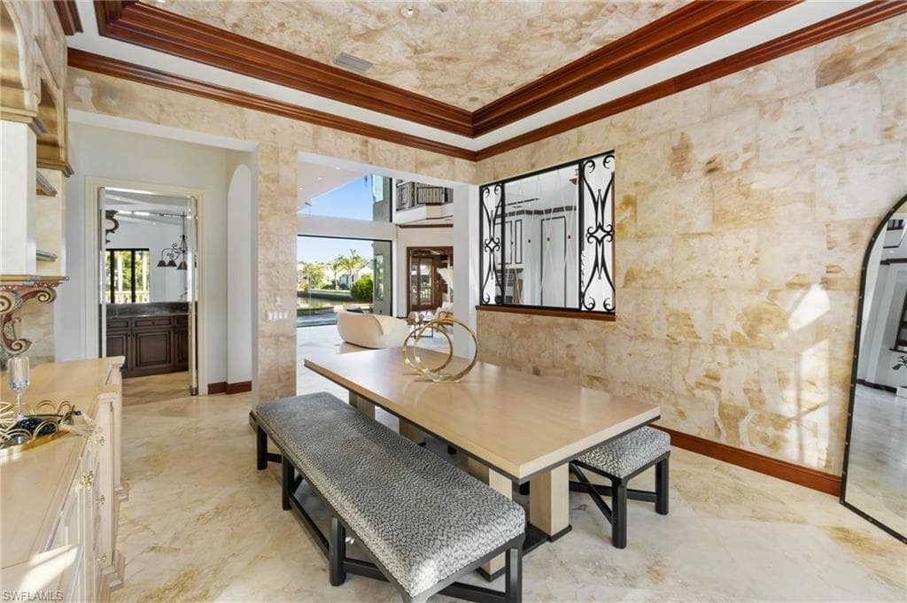 651 21st Ave S, Naples, FL 34102-8