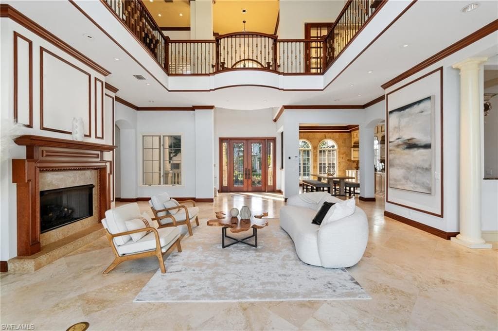 651 21st Ave S, Naples, FL 34102-9