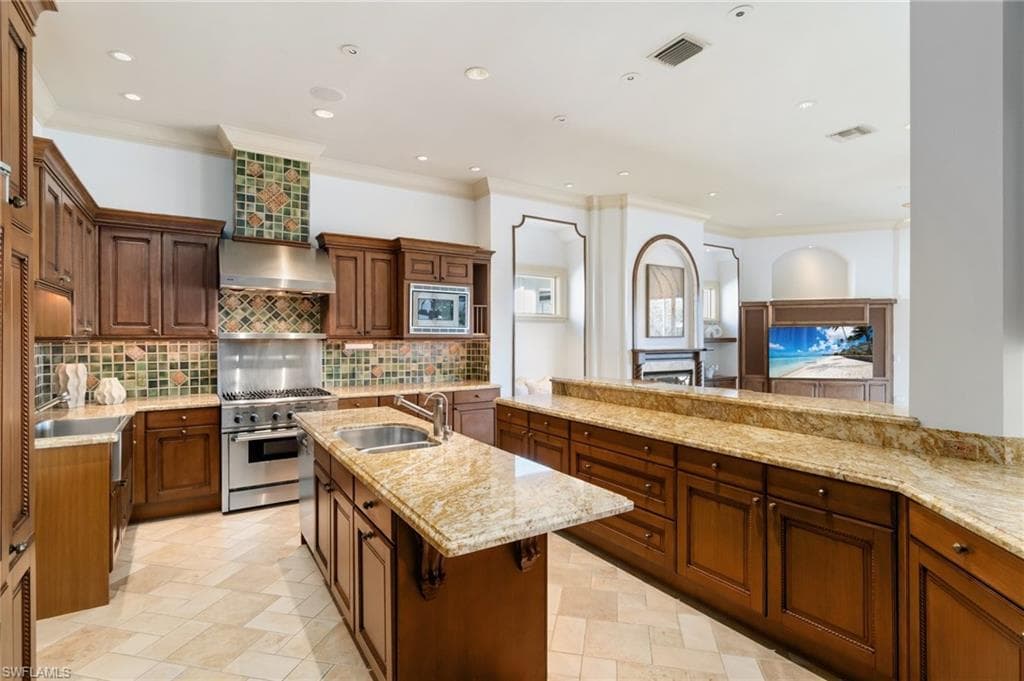 651 21st Ave S, Naples, FL 34102-14