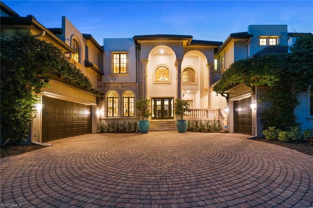 651 21st Ave S, Naples, FL 34102-1