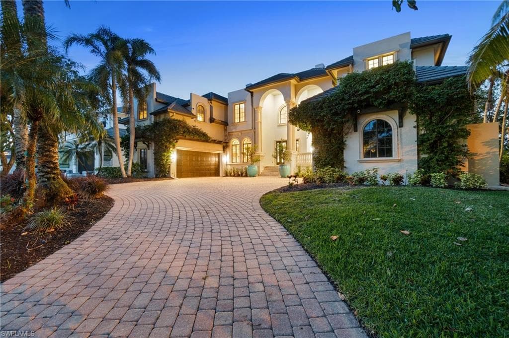 651 21st Ave S, Naples, FL 34102-39