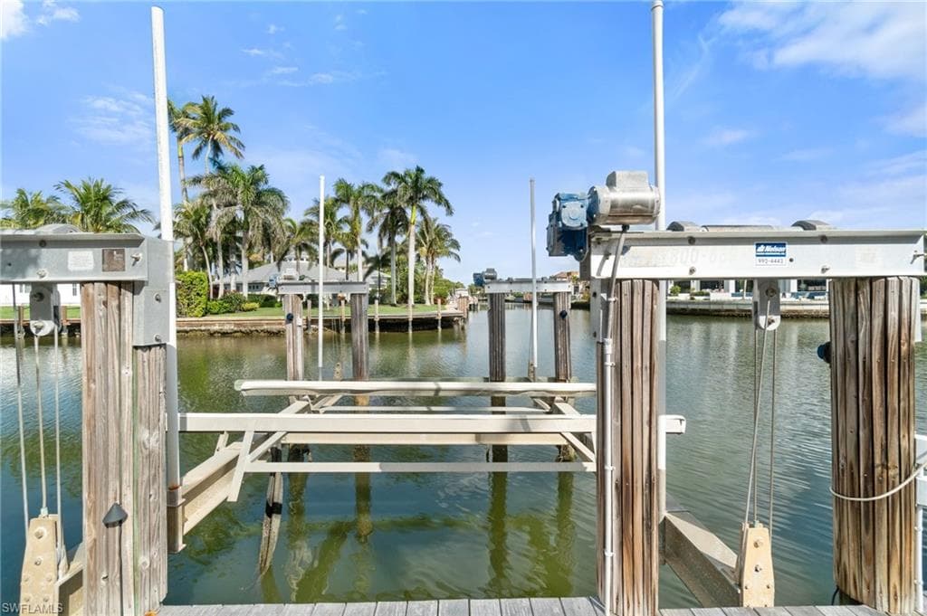 651 21st Ave S, Naples, FL 34102-43