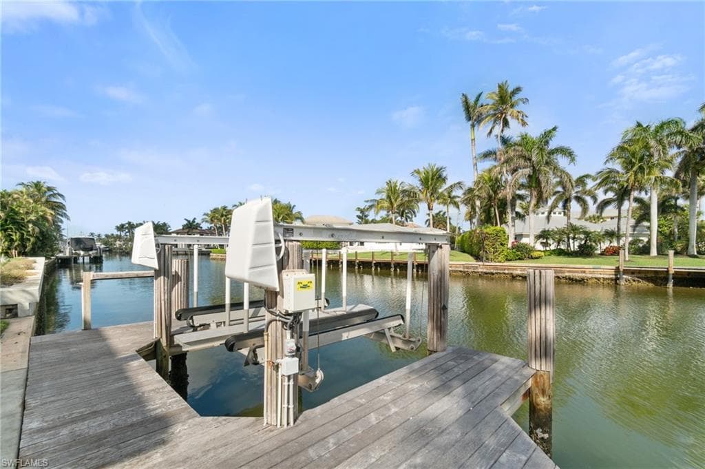 651 21st Ave S, Naples, FL 34102-44