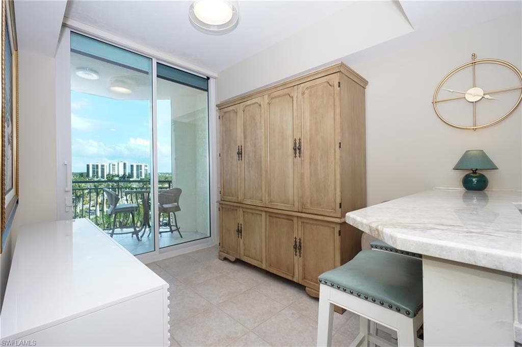 435 Dockside Dr B803, Naples, FL 34110-17