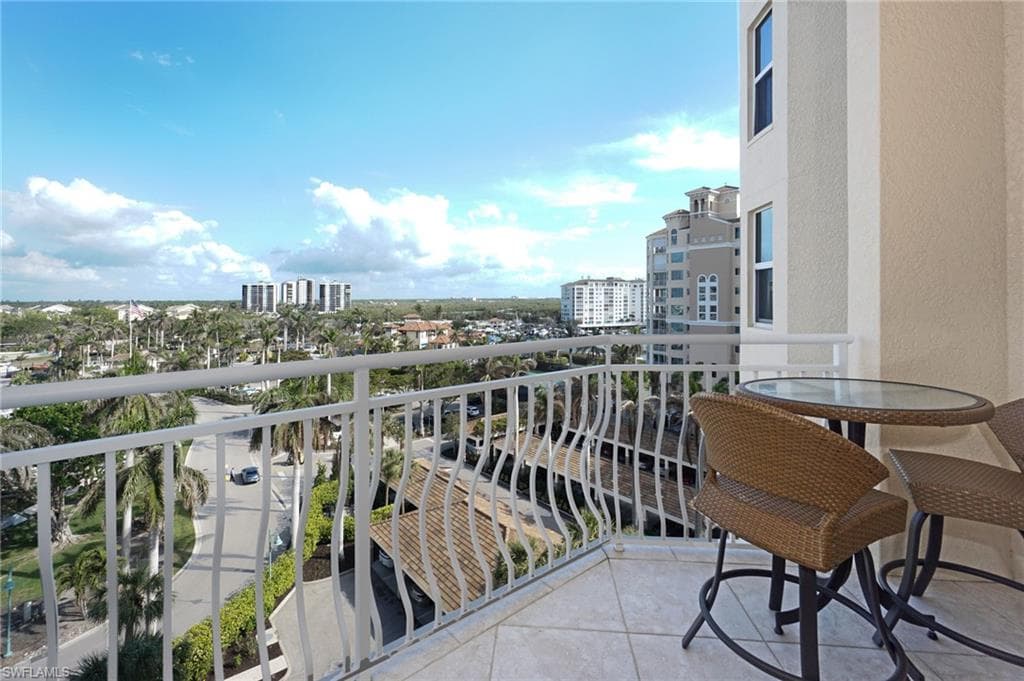 435 Dockside Dr B803, Naples, FL 34110-18