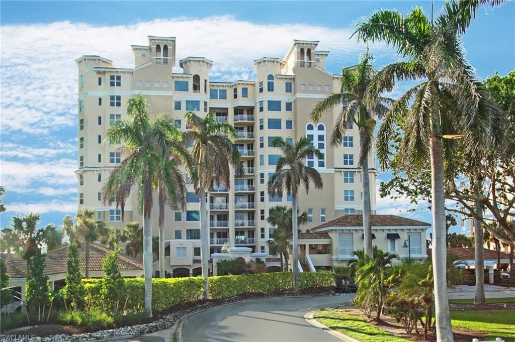 435 Dockside Dr B803, Naples, FL 34110-3