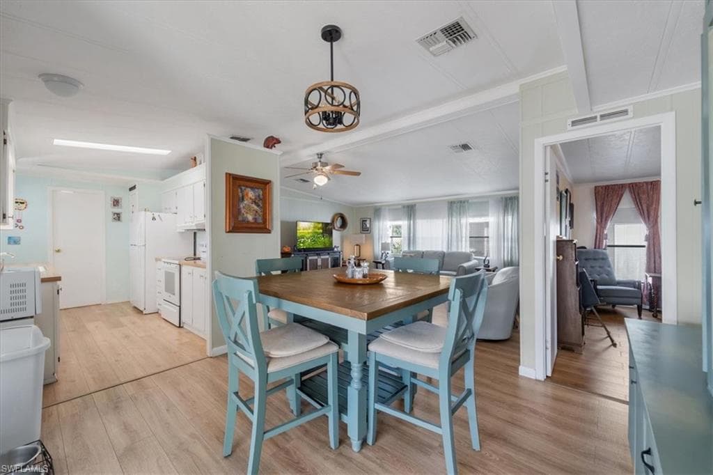 10 Lake Diane Dr, Naples, FL 34114-3