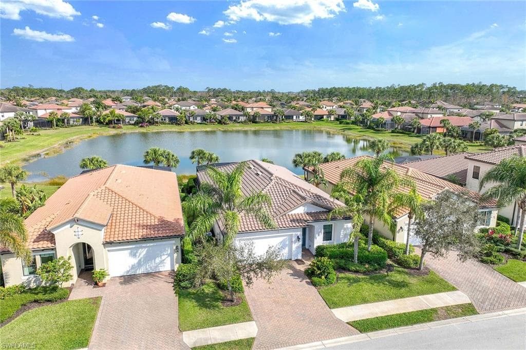 4723 Abaca Cir, Naples, FL 34119-4