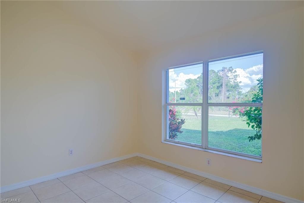 346 Columbus Blvd S, Lehigh Acres, FL 33974-10