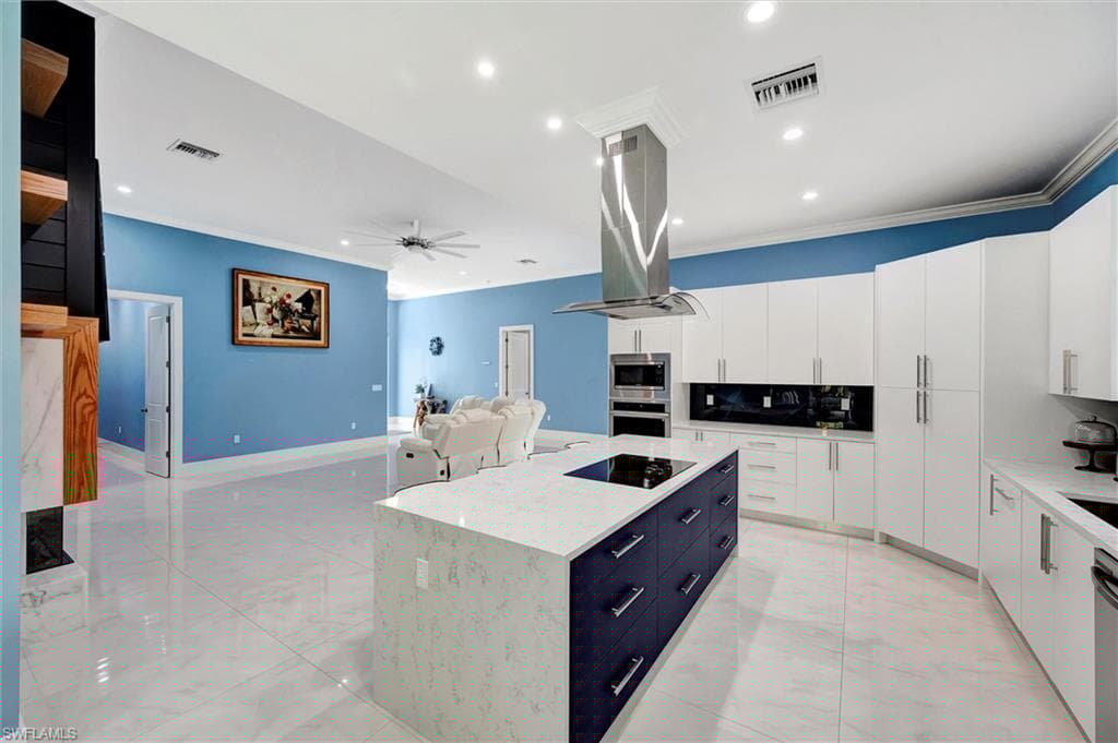 109 14th St SE, Naples, FL 34117-10