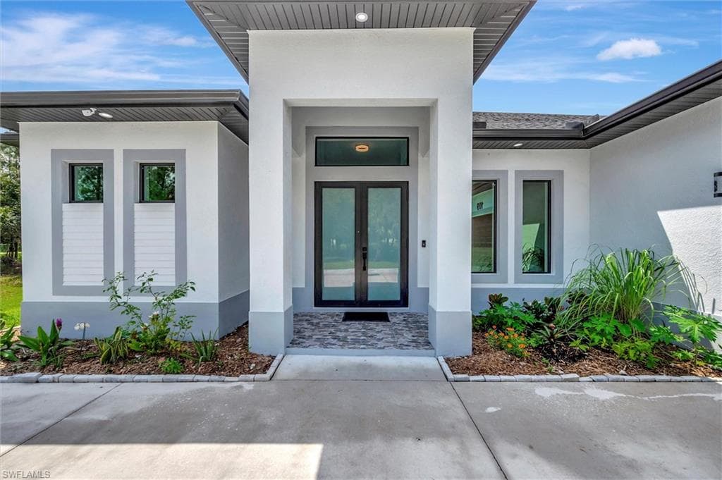 109 14th St SE, Naples, FL 34117-3