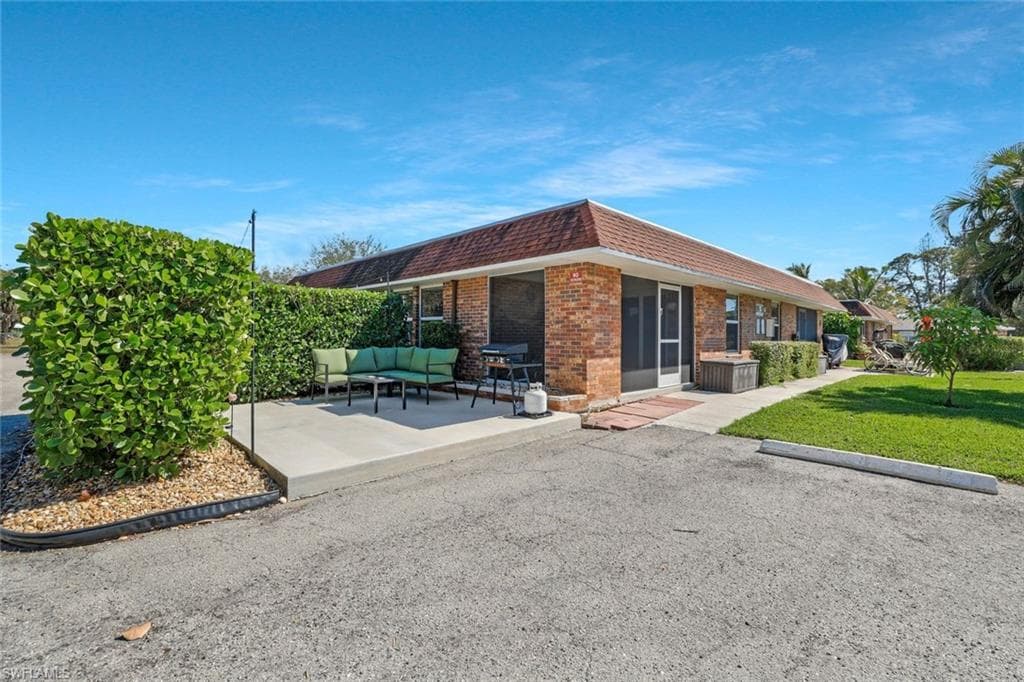 2710 Arbutus St B1, Naples, FL 34112-23