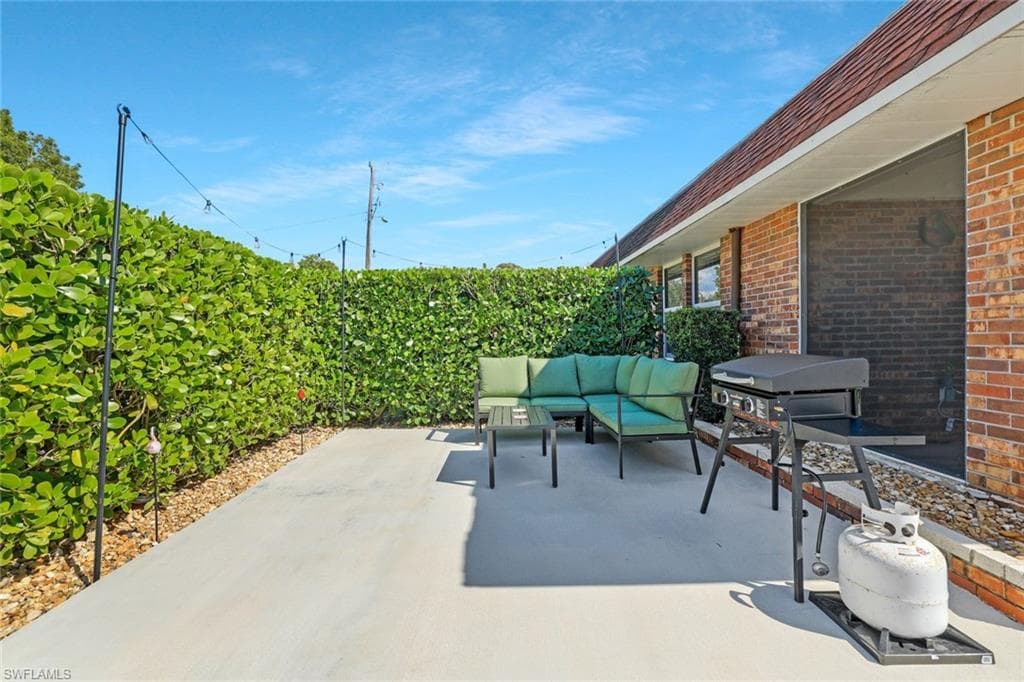 2710 Arbutus St B1, Naples, FL 34112-25