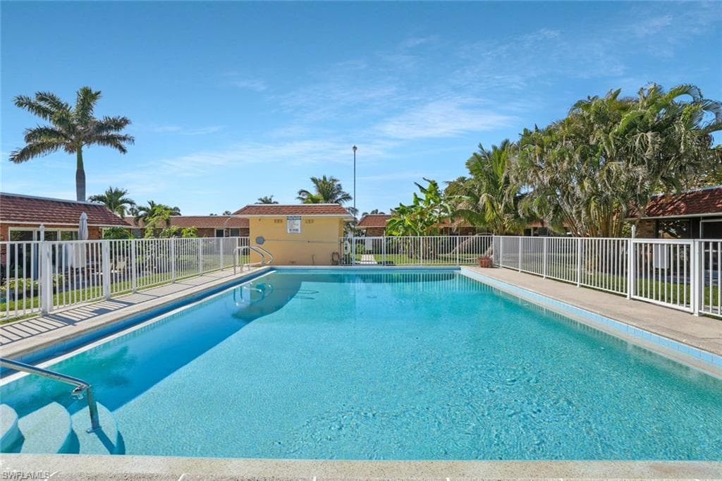 2710 Arbutus St B1, Naples, FL 34112-26