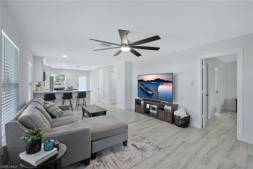 2710 Arbutus St B1, Naples, FL 34112-8