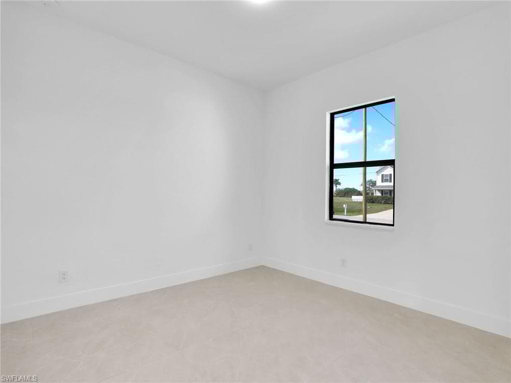 125 24th Ave, Cape Coral, FL 33993-17