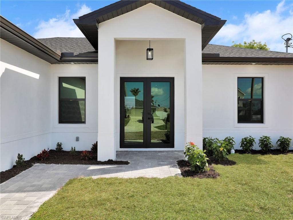 125 24th Ave, Cape Coral, FL 33993-3