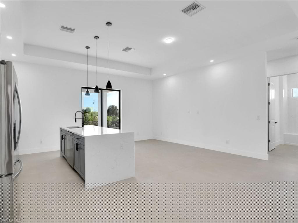 125 24th Ave, Cape Coral, FL 33993-8