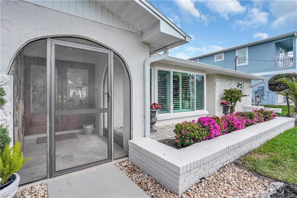 6086 Cocos Dr, Fort Myers, FL 33908-4