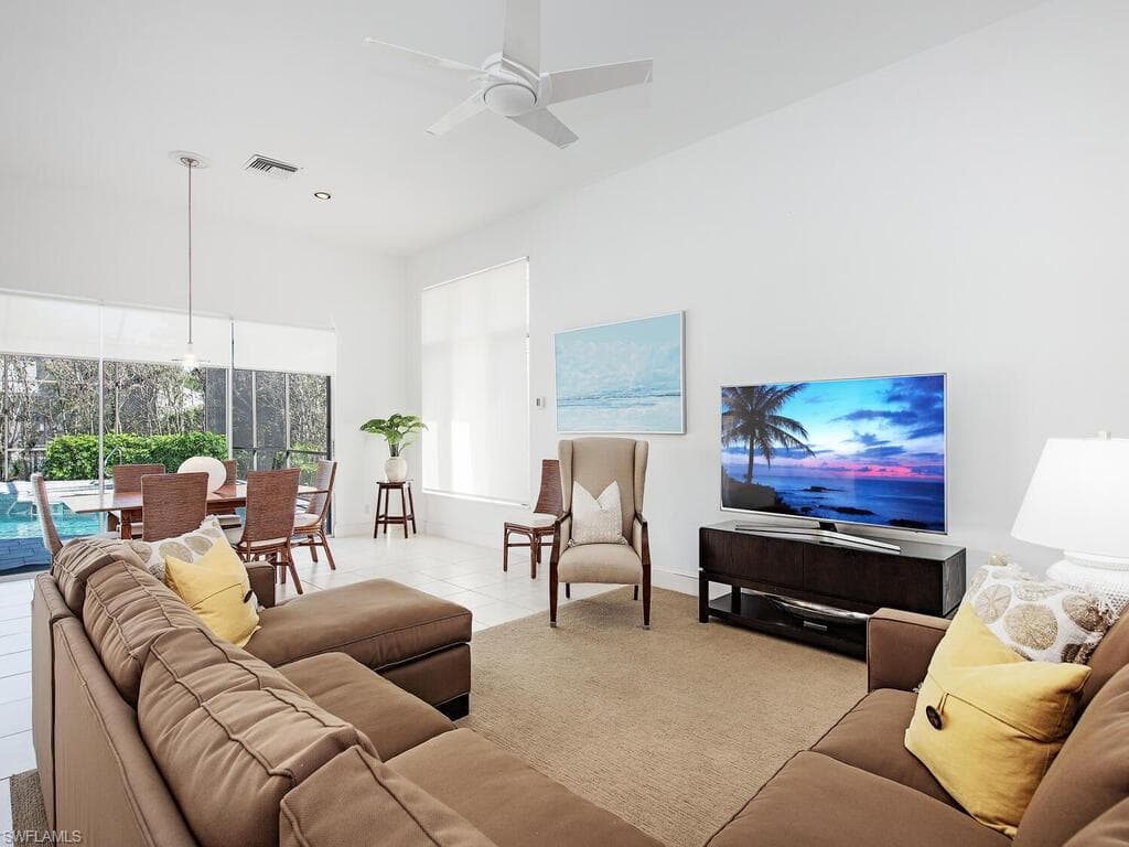 7018 Greentree Dr, Naples, FL 34108-8