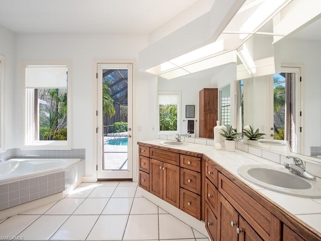 7018 Greentree Dr, Naples, FL 34108-11